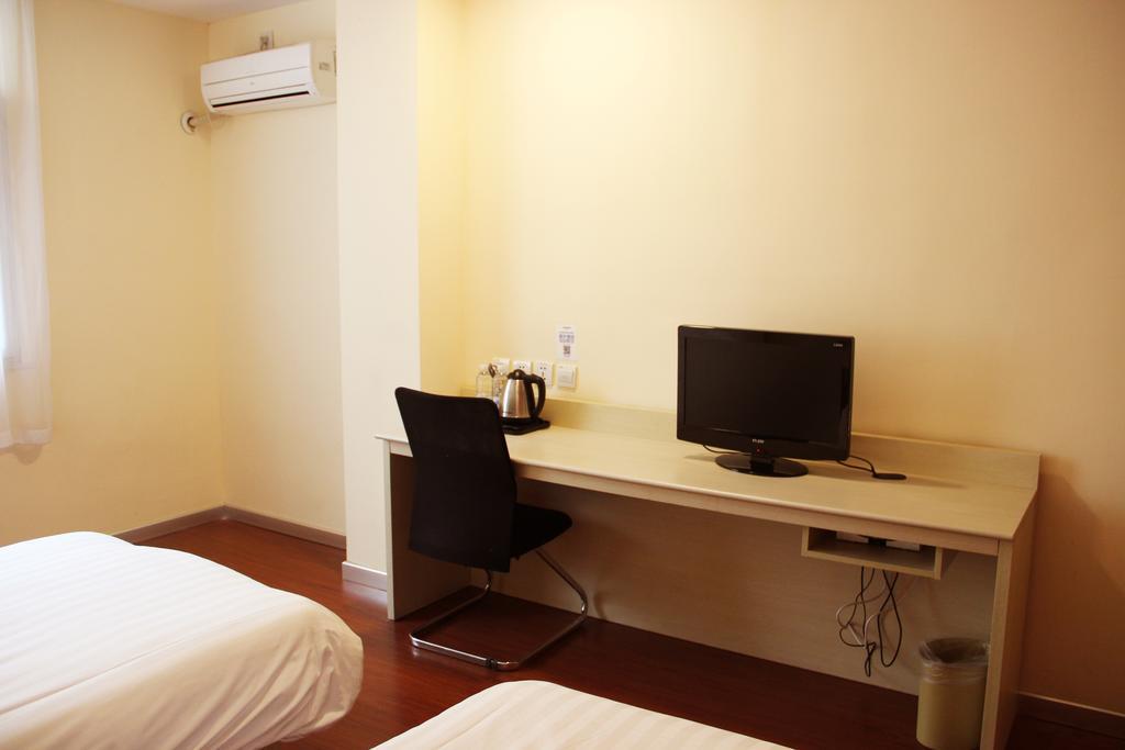 Hanting Express Jinzhou Luoyang Road Central Avenue Room photo