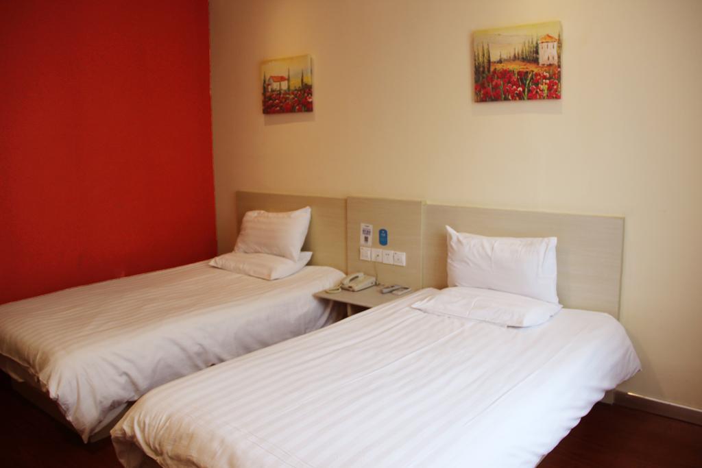 Hanting Express Jinzhou Luoyang Road Central Avenue Room photo