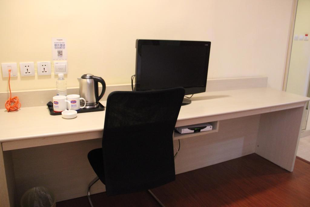 Hanting Express Jinzhou Luoyang Road Central Avenue Room photo